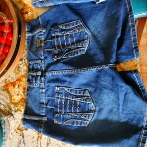 Butt lifting Jean shorts